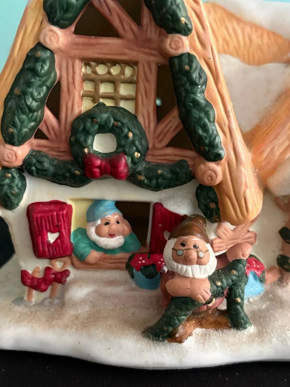 2004 Disney Snow White Seven Dwarfs Christmas Village House Cottage Light-Up